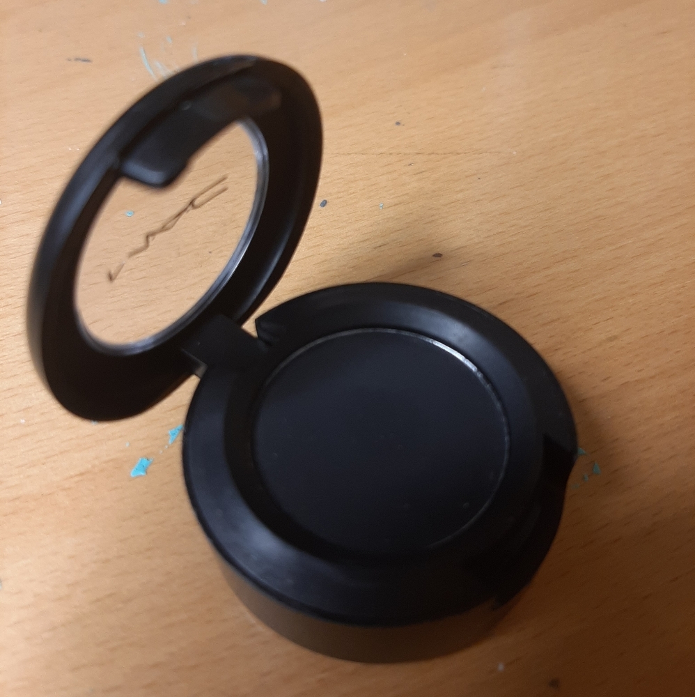 Mac Black Eyeshadow carbon